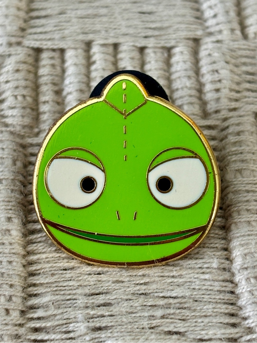 DISNEY 2016 LE 1000 Tangled Pascal Tsum Tsum Pin